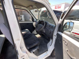 運転席シート破れ有り、シートカバーしています