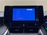 ディスプレイオーディオを装備。スマホと車をつなぐことで、これまでのナビに加えていろんなサービスが楽しめます。