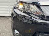 【LEDヘッドライト】悪天候や夜間走行時も良好な視界を確保し安心して運転できる高輝度LEDヘッドライトを装備!点灯速度が早く、消費電力も抑えられています。