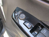 ドアミラーの鏡面の調節、格納は運転席からすべて操作できます!