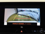 バックガイドモニターで、後方を確認しながら安心して駐車することができます。運転初心者も熟練者も必須の機能ですよ!