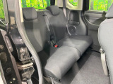 後部座席も気になるようなキズ・汚れやへたり等、大きなダメージはなく、良好な状態です。
