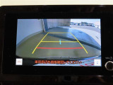 バックガイドモニターで、後方を確認しながら安心して駐車することができます。運転初心者も熟練者も必須の機能ですよ!