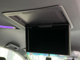 【フリップダウンモニター】大画面モニターで後席でもエンタメをお楽しみいただけます。小さなお子様にも大人気の装備です♪