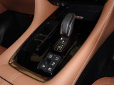 電動パーキングブレーキ・ブレーキホールドを装備してます。ホールド機能は信号待ちが多い一般道で疲労軽減になり、大好評です!