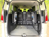 後席を格納すると、これだけの広さが!シーンに合わせたシートアレンジで、大きな荷物も積むことが出来ます♪