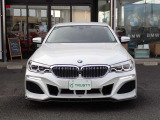 BMW在庫保有台数常時100台以上!ご来店の際はBMW本店(厚木市下荻野140-1)にご来店ください!弊社自慢の全天候型ショールーム!BMW在庫保有台数常時100台以上ございます!