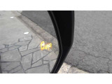 {ブラインドスポットモニター}隣の車線を走る車両をレーダーで検知し、ドアミラーに搭載されたLEDインジケーターが点灯し注意を喚起してくれます。