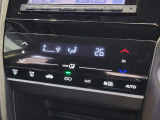 オートエアコンが装備されています!お好みの温度設定をするだけでエアコンの風量やモードの切り替えを自動でコントロールしてくれます!ユーザーの操作が少なく燃費走行にもつながります!