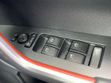 全席パワーウィンドウとなっています。運転席はオートになっているのでワンタッチ開閉することが出来ます。