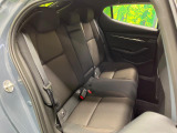 後部座席も気になるようなキズ・汚れやへたり等、大きなダメージはなく、良好な状態です。