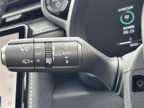 【オートワイパー(AUTO)】雨が降り出した時に、雨滴検出用センサー(レインセンサー)が雨滴を感知すると、自動でワイパーが動作します。