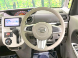 インテリアに合わせたデザインのステアリングは、運転される方のことも考え、運転しやすい形状、大きさです。是非一度、実際に触ってお確かめください。
