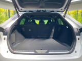 後席を格納すると、これだけの広さが!シーンに合わせたシートアレンジで、大きな荷物も積むことが出来ます♪
