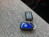 ブルーのスマートキーをセットでご用意しました。