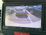 バックカメラ♪運転席から死角となりやすい部分も見えやすく車庫入れの苦手な方にも楽に駐車できます☆