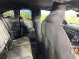 後部座席も気になるようなキズ・汚れやへたり等、大きなダメージはなく、良好な状態です。