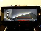 パノラミックビューモニターを装備。駐車場や交差点で周囲の安全確認をサポートします。