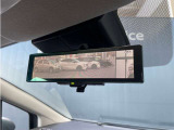 たくさん人や荷物を乗せてもクリアな視界を確保してくれるスマートルームミラー★