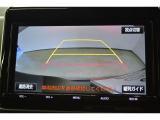 バックモニター付き。 車両後方の映像がナビ画面に表示されるので、車庫入れが苦手な人も安心です。ただし、目視確認もお忘れなくお願いいたします。