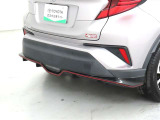 トヨタ純正用品のリヤバンパーガーニッシュを装着しております。