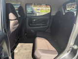 後席もきれいにクリーニングされています。足元のスペースもこれだけ広ければ一緒に乗っている人もゆったりお乗りいただけそうです。
