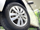 【純正15インチアルミホイール】外観にマッチした純正アルミホイールを装着しております。各種社外アルミホイールや、スタッドレスタイヤも取扱いしております。是非ご相談ください♪