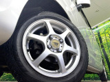 【14インチアルミホイール】外観にマッチしたアルミホイールを装着しております。各種アルミホイールや、スタッドレスタイヤも取扱いしております。是非ご相談ください♪