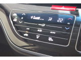 オートエアコンが搭載されております!!車内を快適な温度に保ってくれます♪