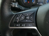 ナビの音量など車両情報を手元で操作できるハンドルスイッチ付き。