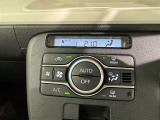 【オートエアコン】お好みの温度に設定して頂くと、車内の温度を自動調整♪快適にクルマの中を過ごして頂けます。
