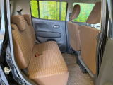 後部座席も気になるようなキズ・汚れやへたり等、大きなダメージはなく、良好な状態です。