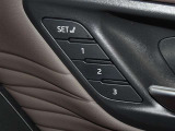 運転席のパワーシートは3名様分までメモリー機能付きです。