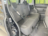 後部座席も気になるようなキズ・汚れやへたり等、大きなダメージはなく、良好な状態です。