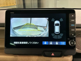 リバースギアに入れるだけで後方の表示へ切り替わります。夜間や雨の日の駐車も楽になりますよ。