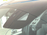 【スマートブレーキサポート】走行中に前方の車両等を認識し、衝突しそうな時は警報とブレーキで衝突回避と被害軽減をアシスト。より安全にドライブをお楽しみいただけます。