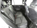 後部座席も当然、綺麗・清潔に仕上げております。内装の綺麗なお車は気持ちが良いですね。