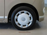 純正のスチールホイール+ホイールキャップ装着車です。