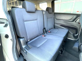 後部座席も気になるようなキズ・汚れやへたり等、大きなダメージはなく、良好な状態です。