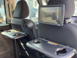 後席モニターも付いてます。長距離ドライブ時に重宝します。