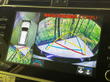 【フロント&サイド&バックカメラ】ドライバーから見にくい死角部分を映像で確認できるカメラを各所に装着。見通しがきかない場所や住宅密集地などを運転することが多い人におすすめの安心装備です。
