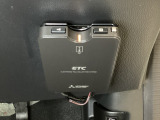 ハンドルの右下にETCがついています。高速道路の料金所の通過も楽々です。 カードの取り出しもしやすい場所についています。