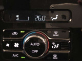 ★オートエアコン★お好みの温度に設定すれば、自動でその温度に調整してくれ、温度を維持してくれます。快適なドライブをするための重要な条件です。
