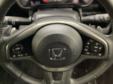 ハンドルにHondaセンシング系のクルーズコントロールやレーンキープアシストなどのスイッチと、オーディオの操作スイッチが装備されています。ハンドルから手を離さず安全に操作できます。