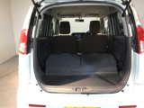 シートを倒せばラゲッジスペースも広々。BBQやゴルフなど様々な用途で活躍します。アクティブに動かれるお客様には強い味方です!