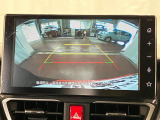 【バックカメラ】 駐車時に車両後方の様子を見ることができるので、運転の不安を軽くします。