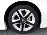 純正17インチアルミ!タイヤサイズは215/45R17です
