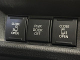 【両側パワースライドドア】スマートキーや運転席のスイッチで後席両側スライドドアの開閉が可能♪電動だから力を入れてドアを開ける必要が無く、小さなお子様でも簡単に開け閉めでき快適です♪