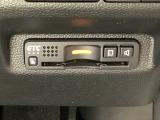 ハンドルの右下にETCがついています。高速道路の料金所の通過も楽々です!。 カードの取り出しもしやすい場所についています。