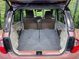 普段のお買い物や通勤、送迎等に十分な荷室スペースを確保しております。セカンドシートを倒すと、大きな荷物の積載も可能です♪